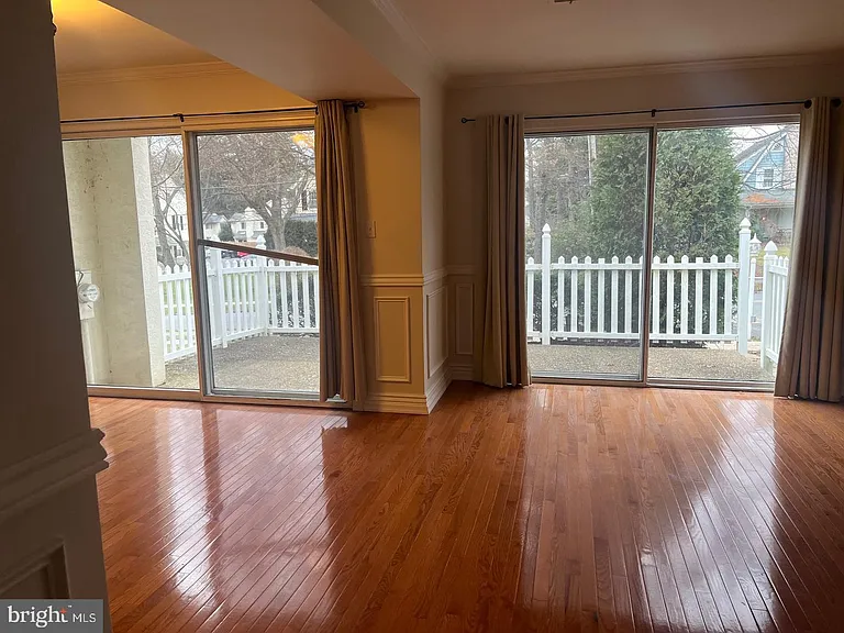 105 Montrose Ave #105 — Photo 5