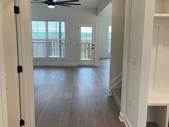 5th image of 1129 Mission Dr