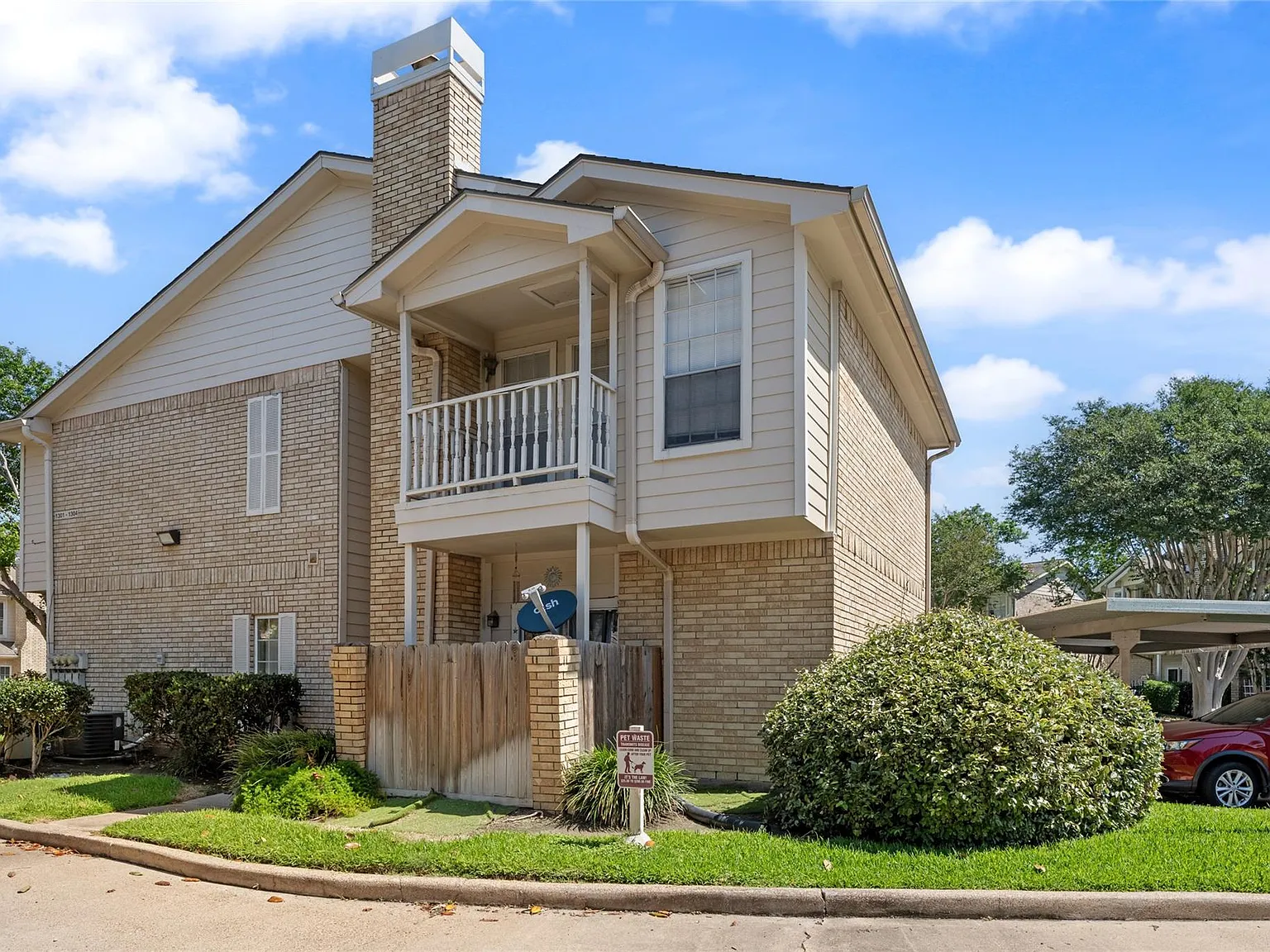 1 bed, 1.5 bath, 1192 sqft, $1,350 — Photo 3