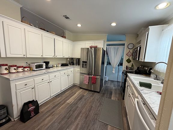 3rd image of 169 Windsor Ct #169