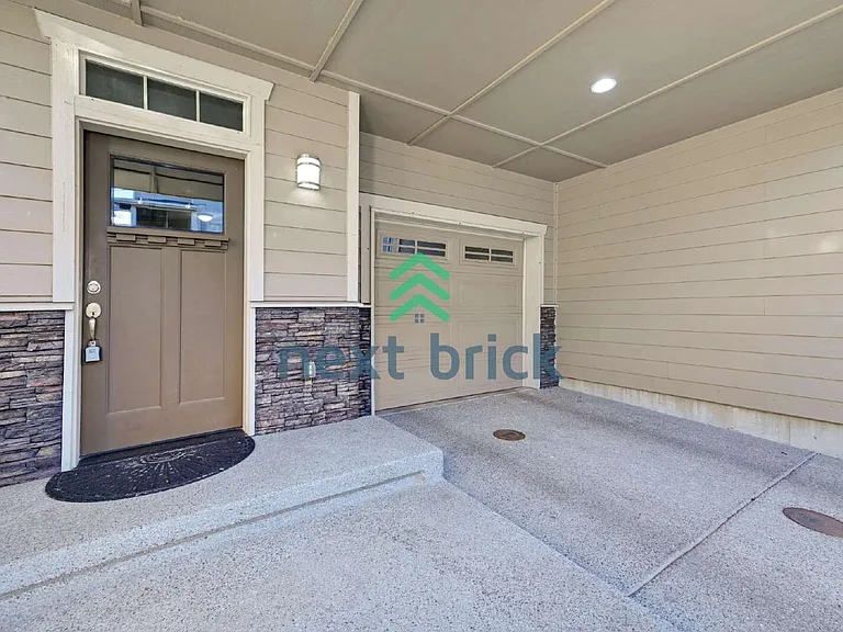3813 NE 3rd Pl — Photo 2