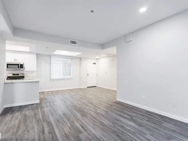 2820 Sawtelle Blvd — Photo 106