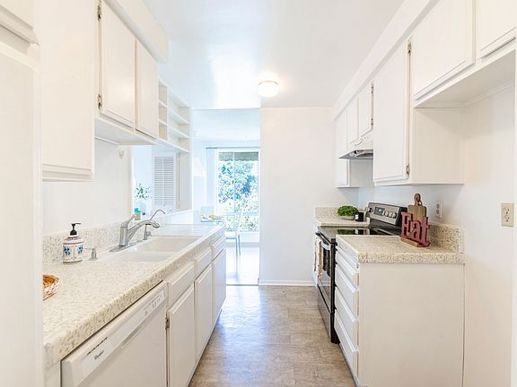 5th image of 510 N Jackson St APT 302