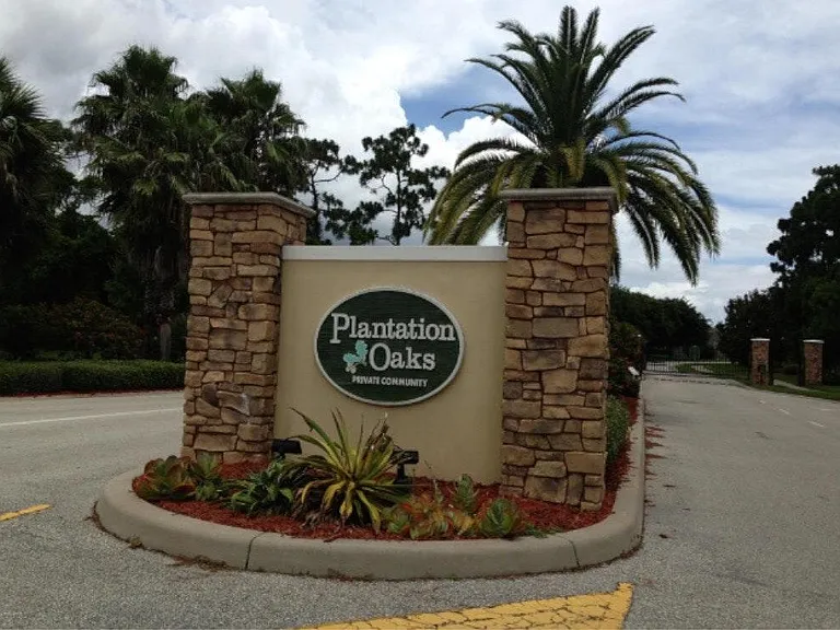 Plantation oak Entrance