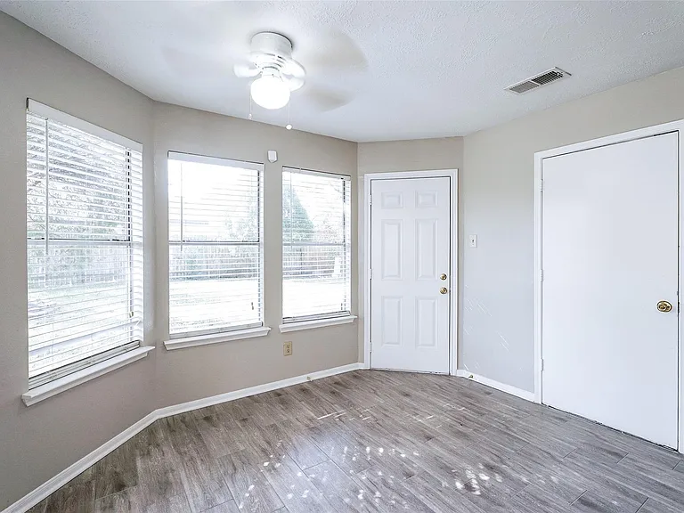 2103 Charlton House Ln — Photo 8