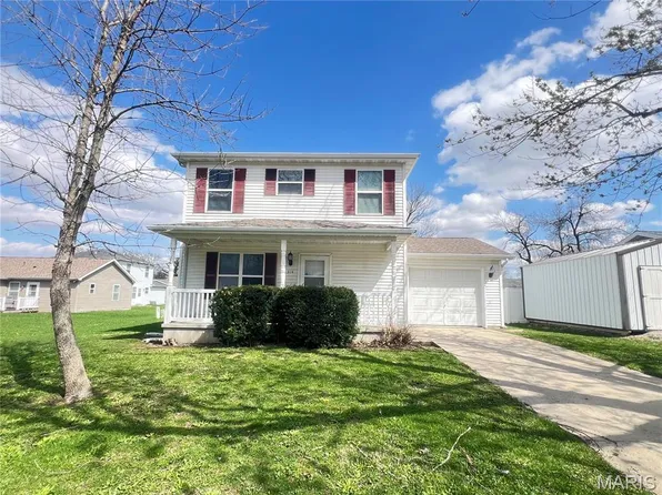 314 N Hickory St, Pana, IL 62557