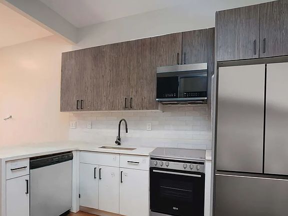 3rd image of 852 Flushing Ave #3L