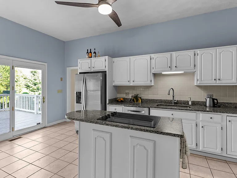 80 Howland Rd — Photo 12