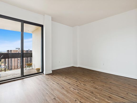 5th image of 5300 Holmes Run Pkwy #Penthouse 08