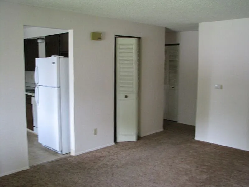 3 bed, 1.5 bath, 1059 sqft, $1,500 — Photo 2