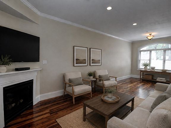 5th image of 244 Adams St #2A