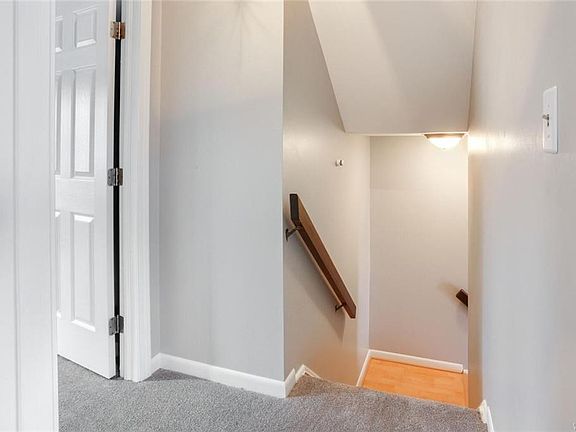 4th image of 1207 Charlesgate Cir