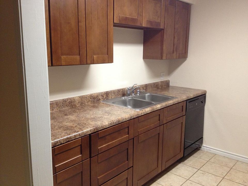1st image of 323 Lake Meadows Dr
