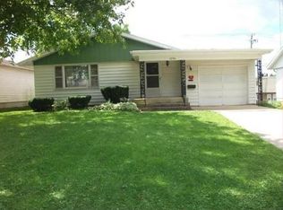 1326 S Demeter Dr, Freeport, IL 61032