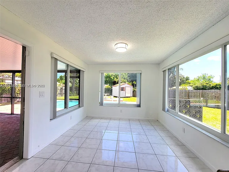 5721 Jefferson St — Photo 21