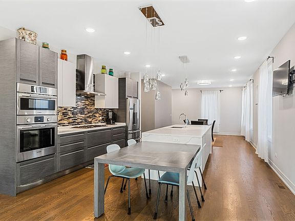 5th image of 2352 W Winona St #1E