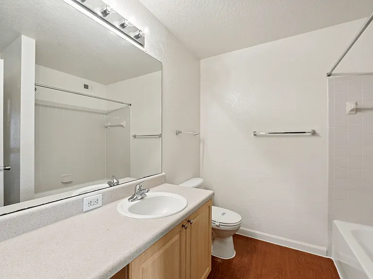 Wellesley Apartments — Photo 24