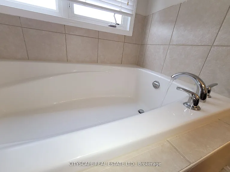 219 McGinnis Cres — Photo 18