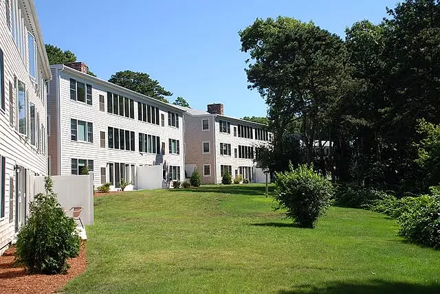 Lily Pond Apartments — Photo 13