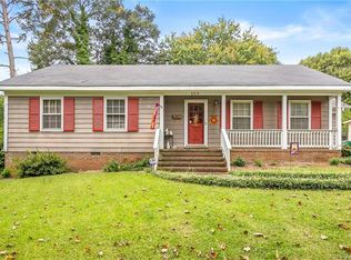 6215 Farmingdale Dr, Charlotte, NC 28212