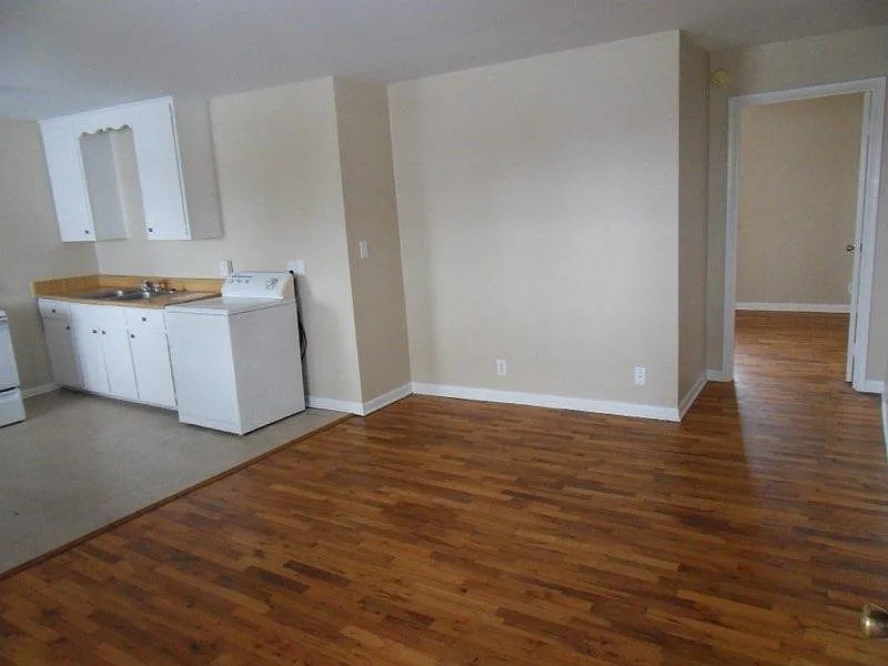 808 Fatherland St — Photo 4