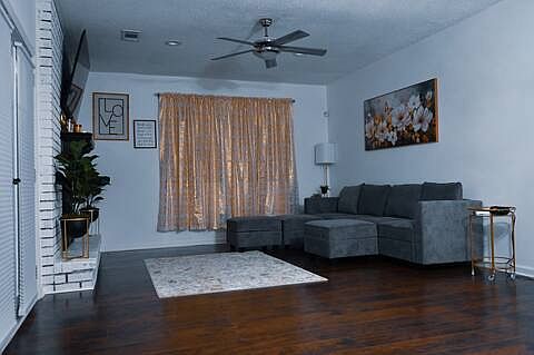 5th image of 2202 Hanson St