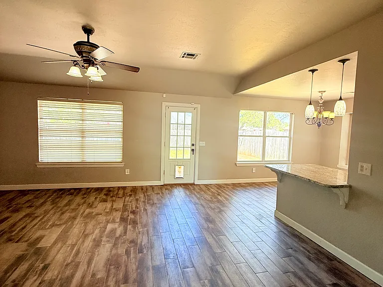 1801 Brittany Ln — Photo 16