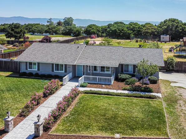 18685 Ranchito Del Rio Dr, Salinas, CA 93908