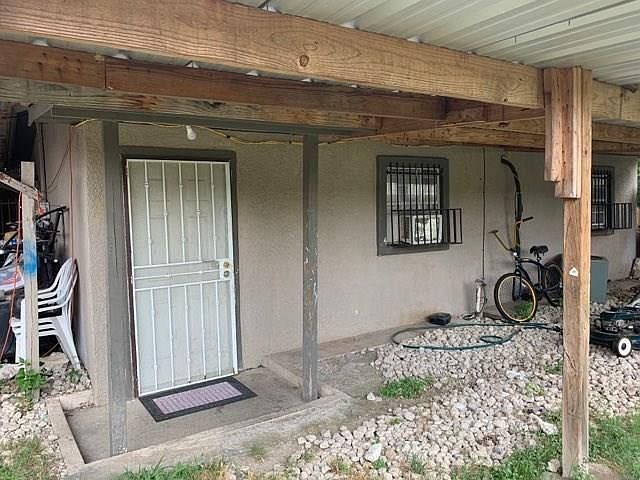 1st image of 919 E Harvey Ave