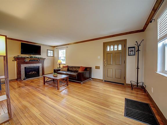 5th image of 601 Saint Joseph Ln