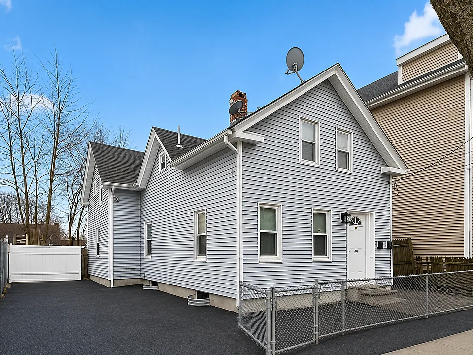 69 Mowry St #2