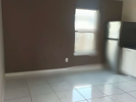 3rd image of 2710 Larkspur Ave