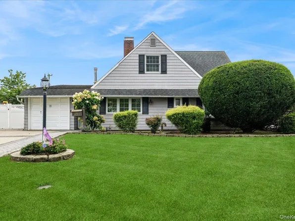 11 Tardy Lane N, Wantagh, NY 11793