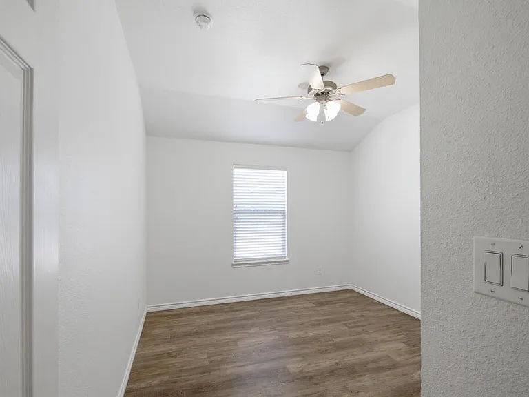 408 W Shandon Ave — Photo 24