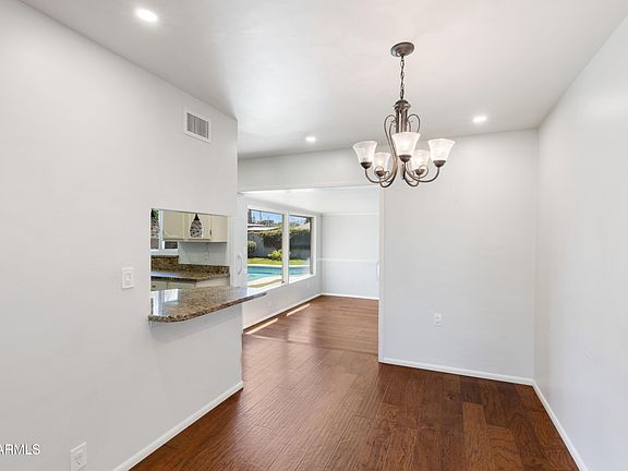 3rd image of 805 W AMELIA Avenue