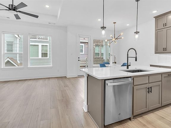 5th image of 4924 Deavers Ln