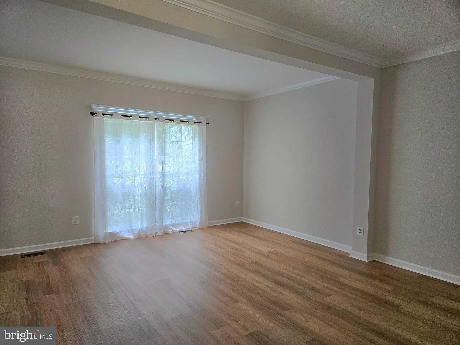 3 bed, 3.5 bath, 1804 sqft, $2,700 — Photo 3