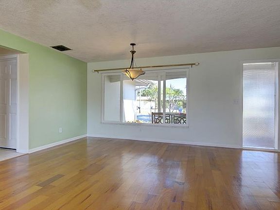 4th image of 2872 Brookfield Dr
