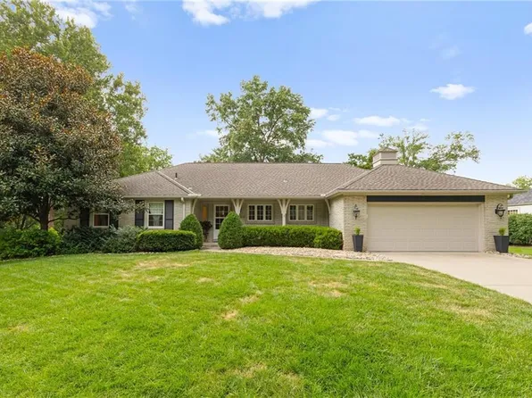8024 Cherokee Ln, Leawood, KS 66206