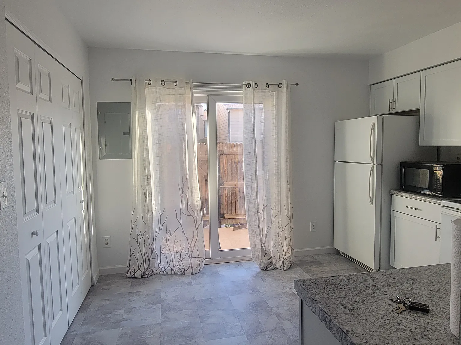 2 bed, 1.5 bath, 992 sqft, $1,500 — Photo 2