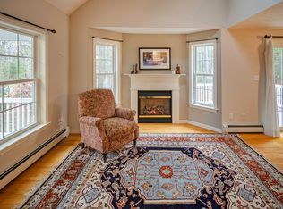 25 Cambridge Ct #25, Kennebunk, ME 04043