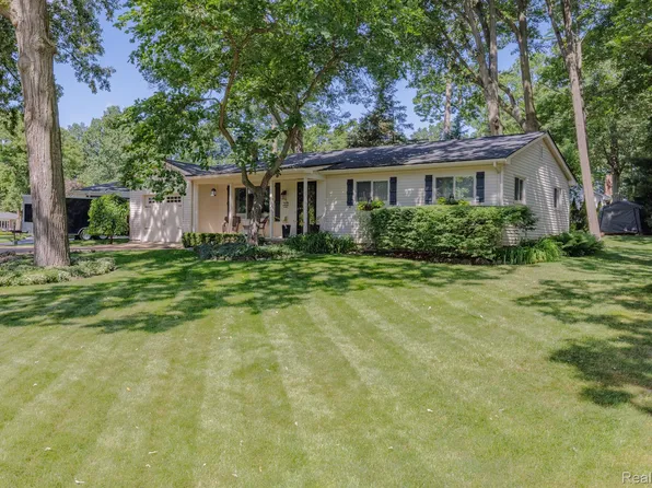 5975 Paramus, Clarkston, MI 48346