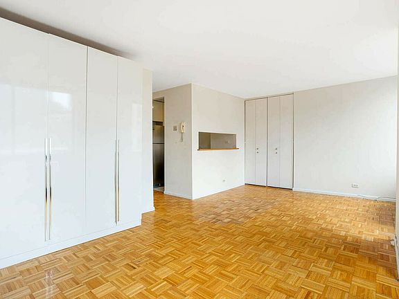 4th image of 295 Greenwich St APT 10N