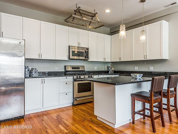 5th image of 1648 W North Ave APT 2