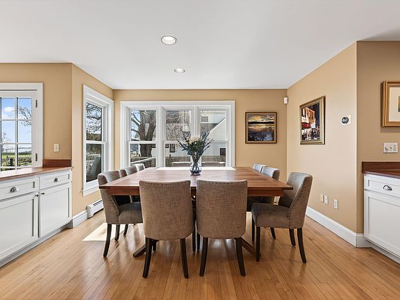 4th image of 71 Myrtle Avenue