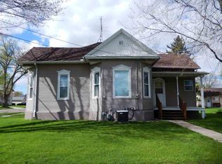 114 Park Ave, Sumner, IA 50674