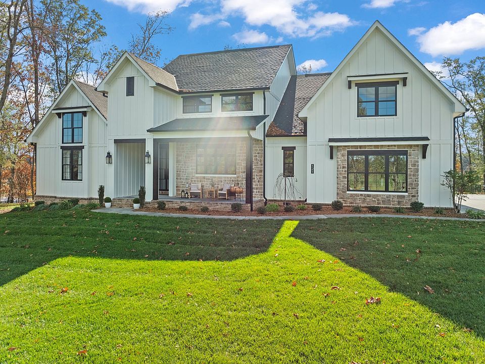 1st image of 121 Hickory Hill Dr