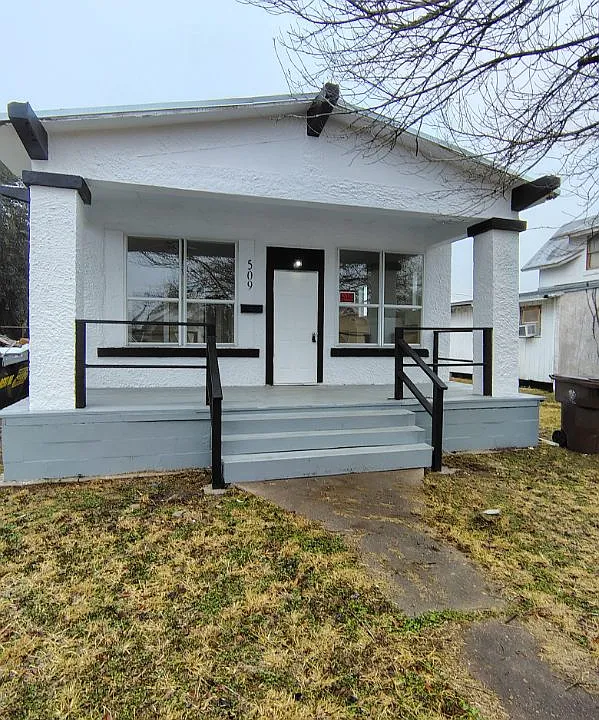 509 E Johnston Ave