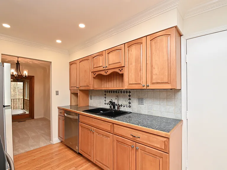7775 Newington Woods Dr — Photo 11