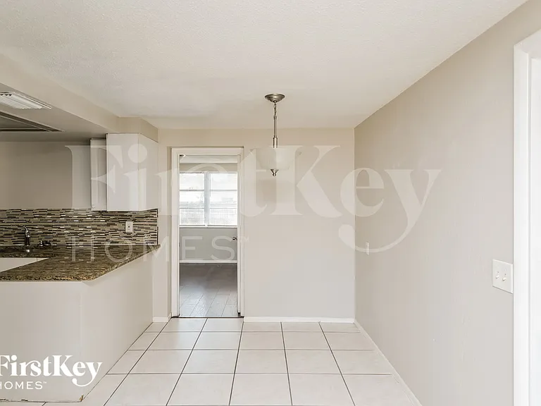 10905 Kingsbridge Rd — Photo 5